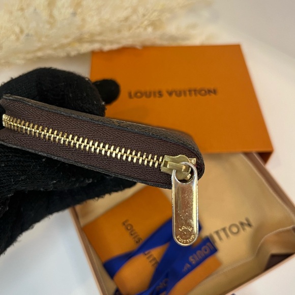 ❌SOLD❌🎀 Louis Vuitton Monogram Love Lock Zippy coin Wallet - Picture 4 of 11